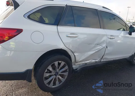 2017 Subaru Outback 3.6R Touring z USA, uszkodzony, nr VIN 4S4BSETC5H3313606
